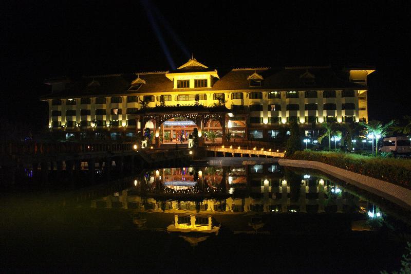 Angkor Era Hotel Сіємреап Екстер'єр фото
